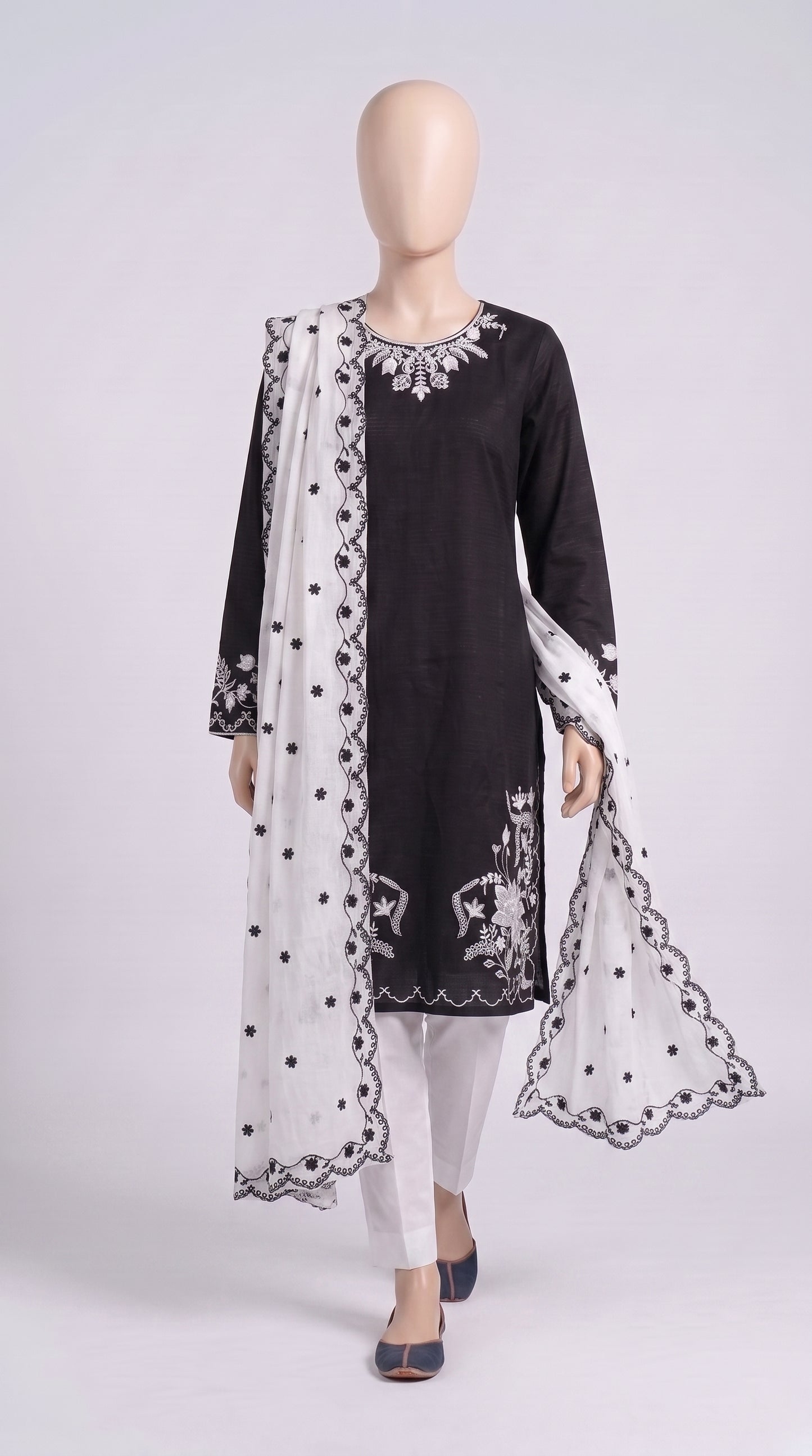Black & White Floral Embroidered 3-Piece — view 3