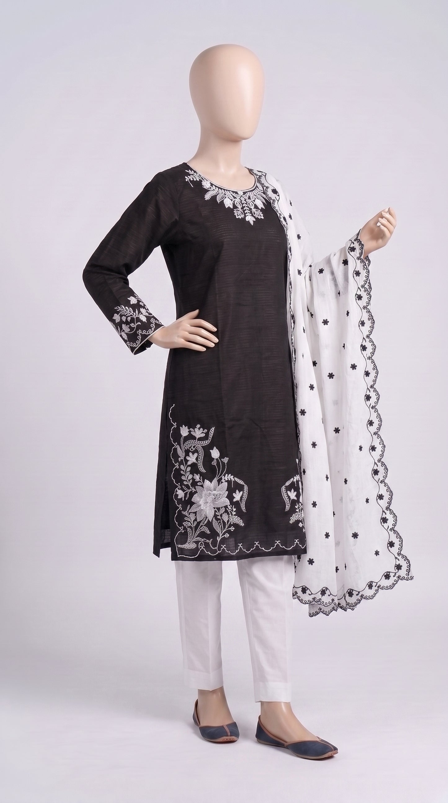 Black & White Floral Embroidered 3-Piece — view 4