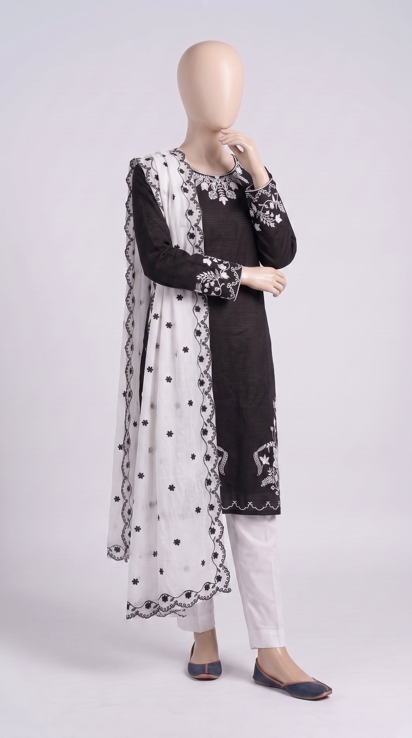 Black & White Floral Embroidered 3-Piece — view 5