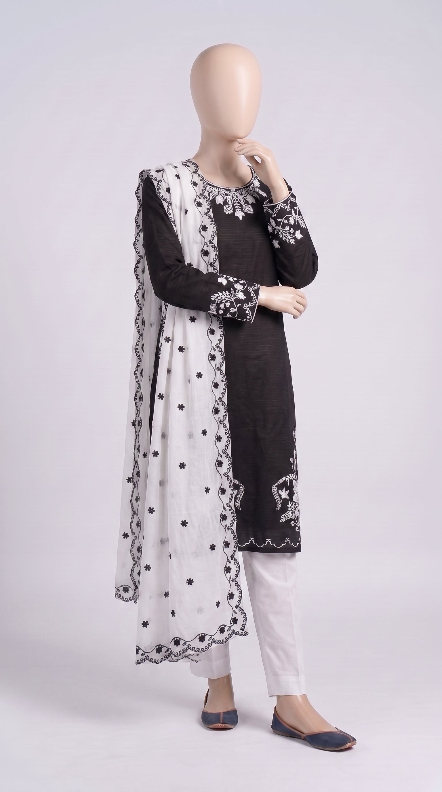 Black & White Floral Embroidered 3-Piece — view 5